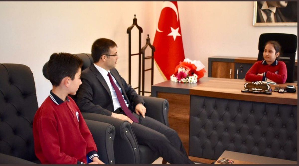 Kaymakam Öztürk Koltuğunu Temsili Olarak Devretti