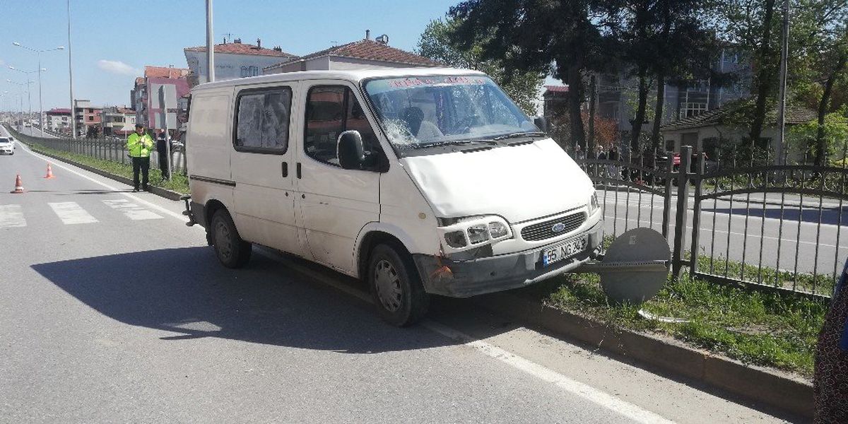 Minibüs Bisiklete Çarptı: 1 Yaralı