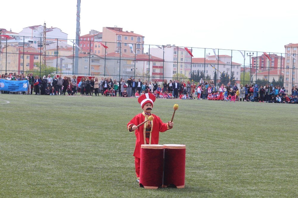 Miniklerin Mehteran Gösterisi 23 Nisan Kutlamalarına Renk Kattı
