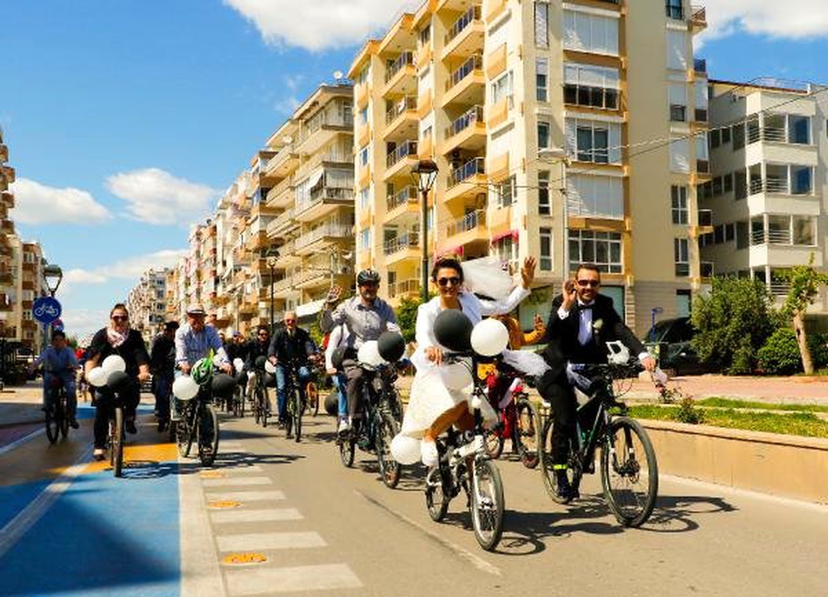 Nikahlarına Bisiklet Konvoyuyla Gittiler