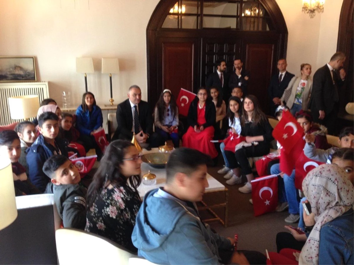 Nizipli Öğrenciler Kültür ve Turizm Bakanı Ersoy\'la Buluştu