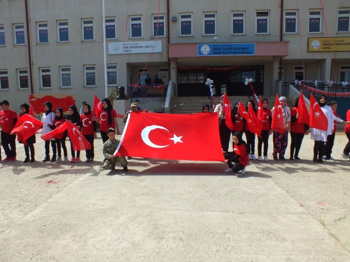 Pazaryeri\'nde 23 Nisan Coşkusu