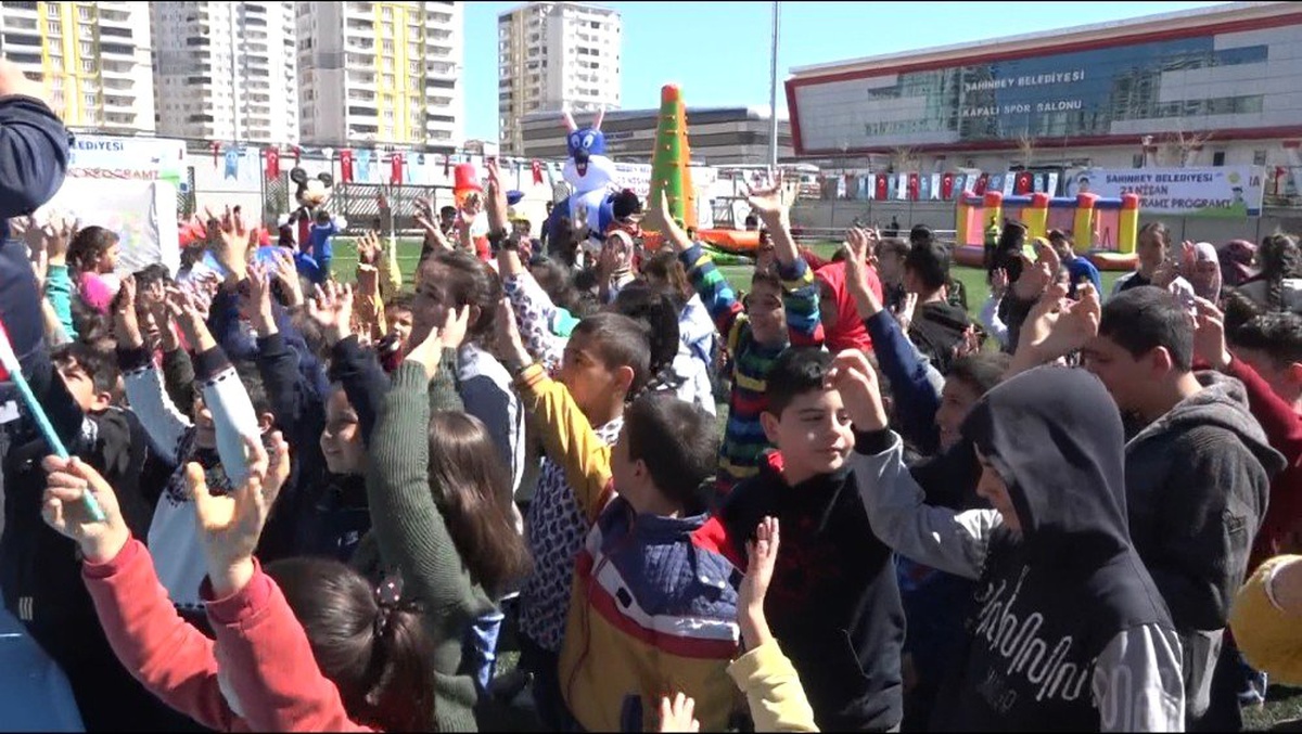 Şahinbey\'de Yetim Çocuklar Çifte Bayram Sevinci Yaşadı