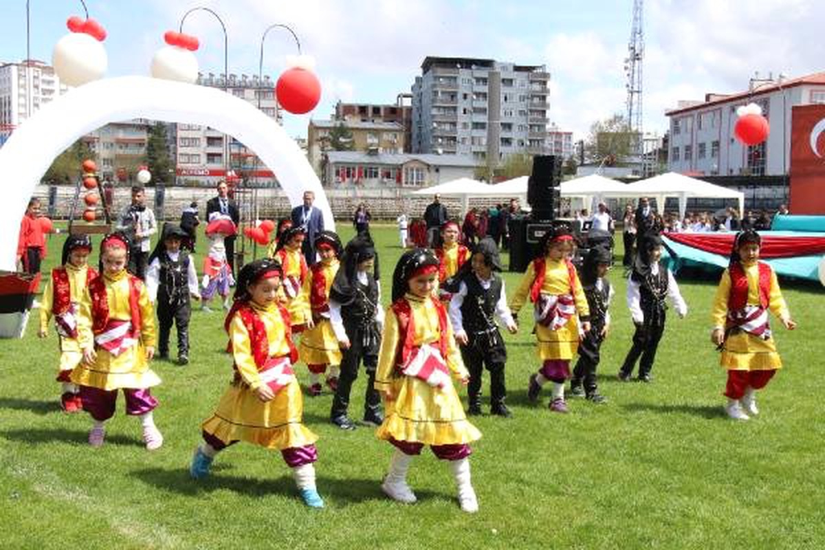 Siirt\'te 23 Nisan Coşkuyla Kutlandı
