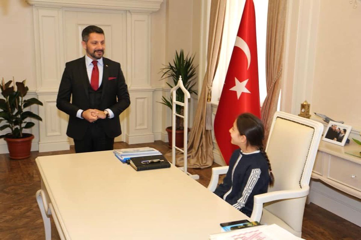 Sivrihisar Belediyesi\'nde Başkanlık Koltuğuna Minikler Oturdu