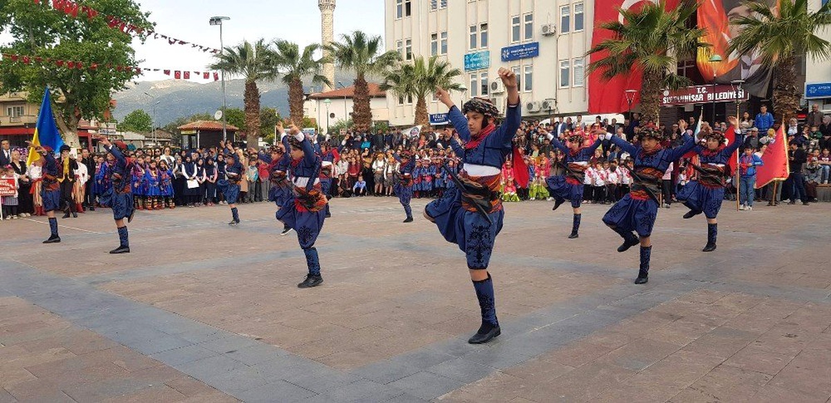 Sultanhisar\'da 23 Nisan Çocuk Bayramı Coşkuyla Kutlandı