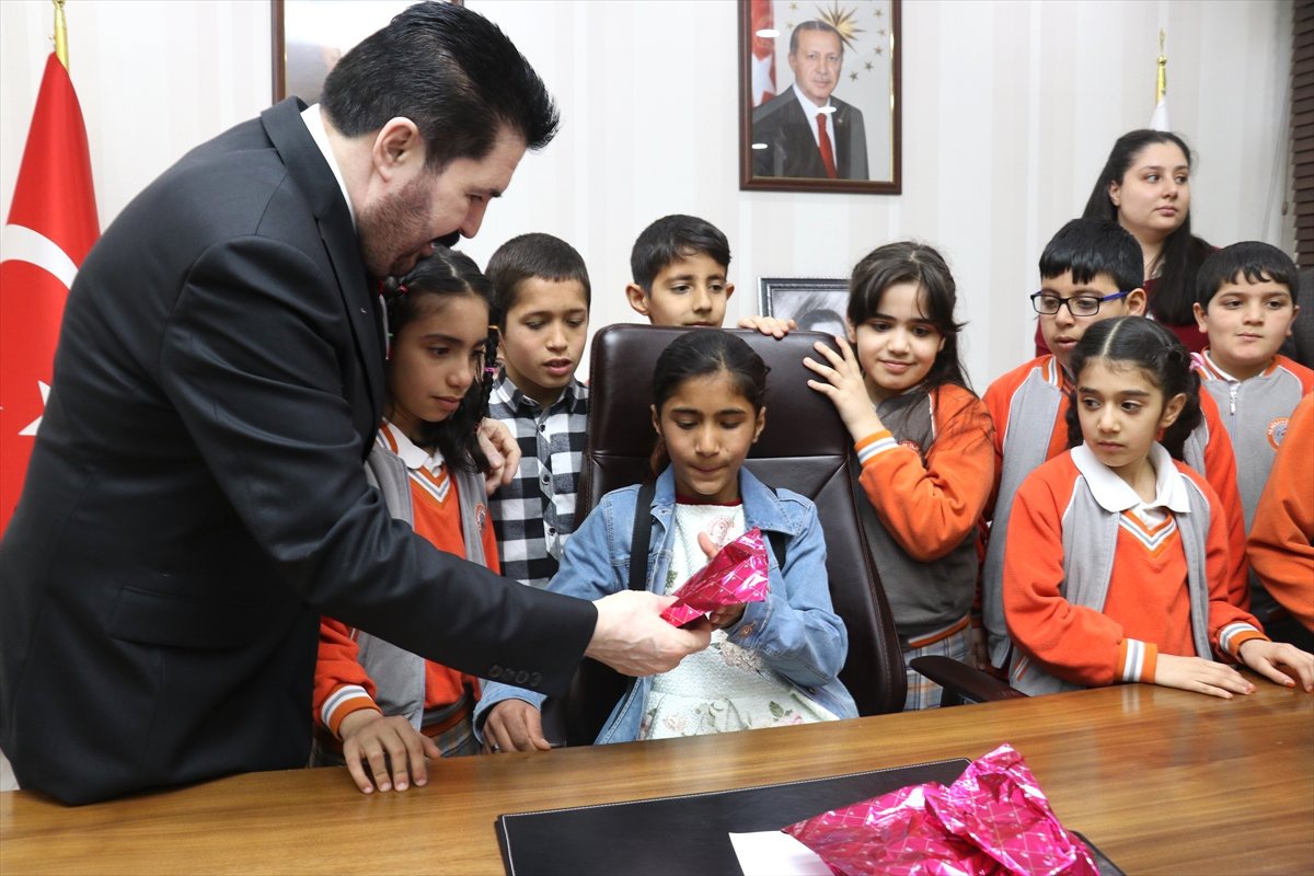 Suriyeli Kardeşlerimin Ekmeğini Kesme"