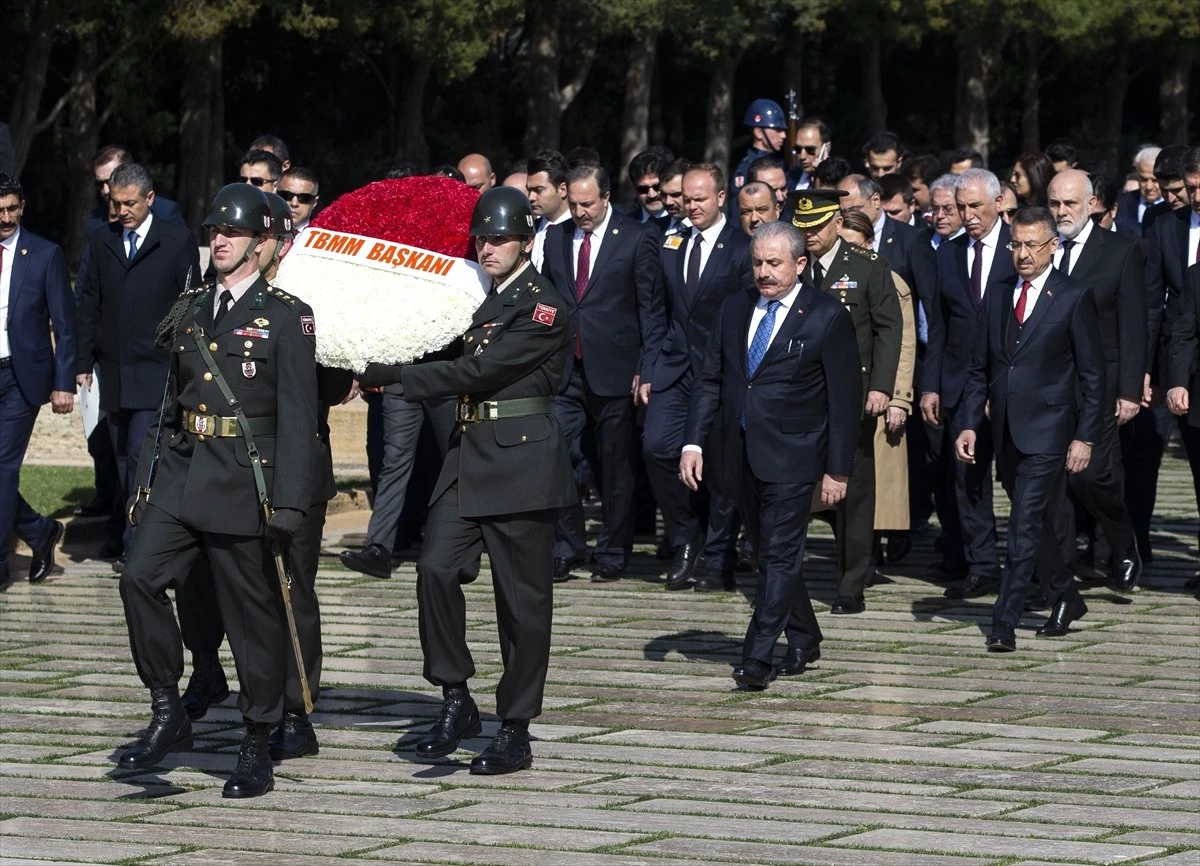 TBMM Başkanı Mustafa Şentop ve Devlet Erkanı Anıtkabir\'de Atatürk\'ün Huzuruna Çıktı