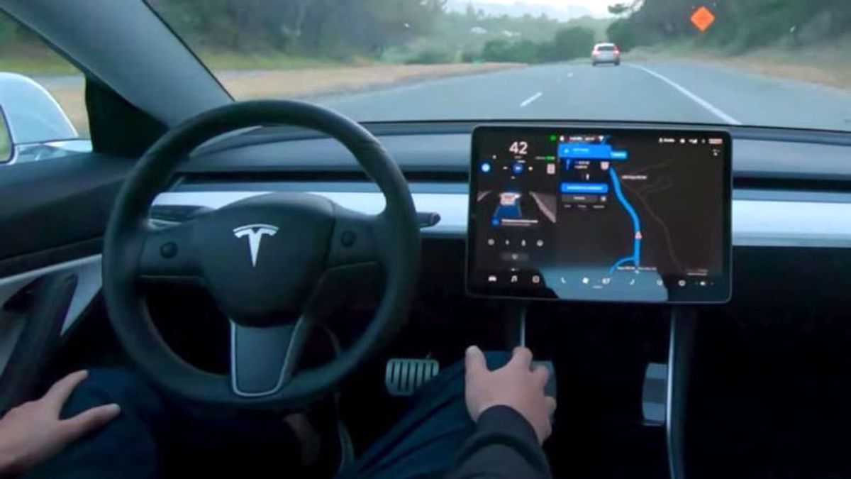 Tesla\'dan Otopilot Grafikleriyle Yeni Otonom Araç Demosu (Video)