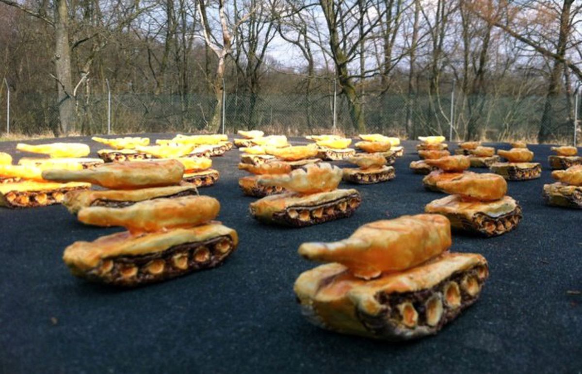 Üzerinden tank geçse bozulmayan kek TSK kitinde!
