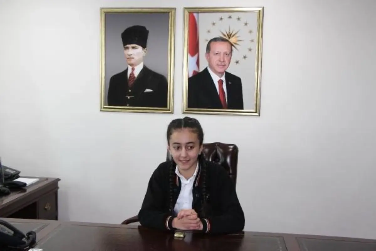 Vali Koltuğuna Oturan İrem, Belediye Başkanından Park İstedi