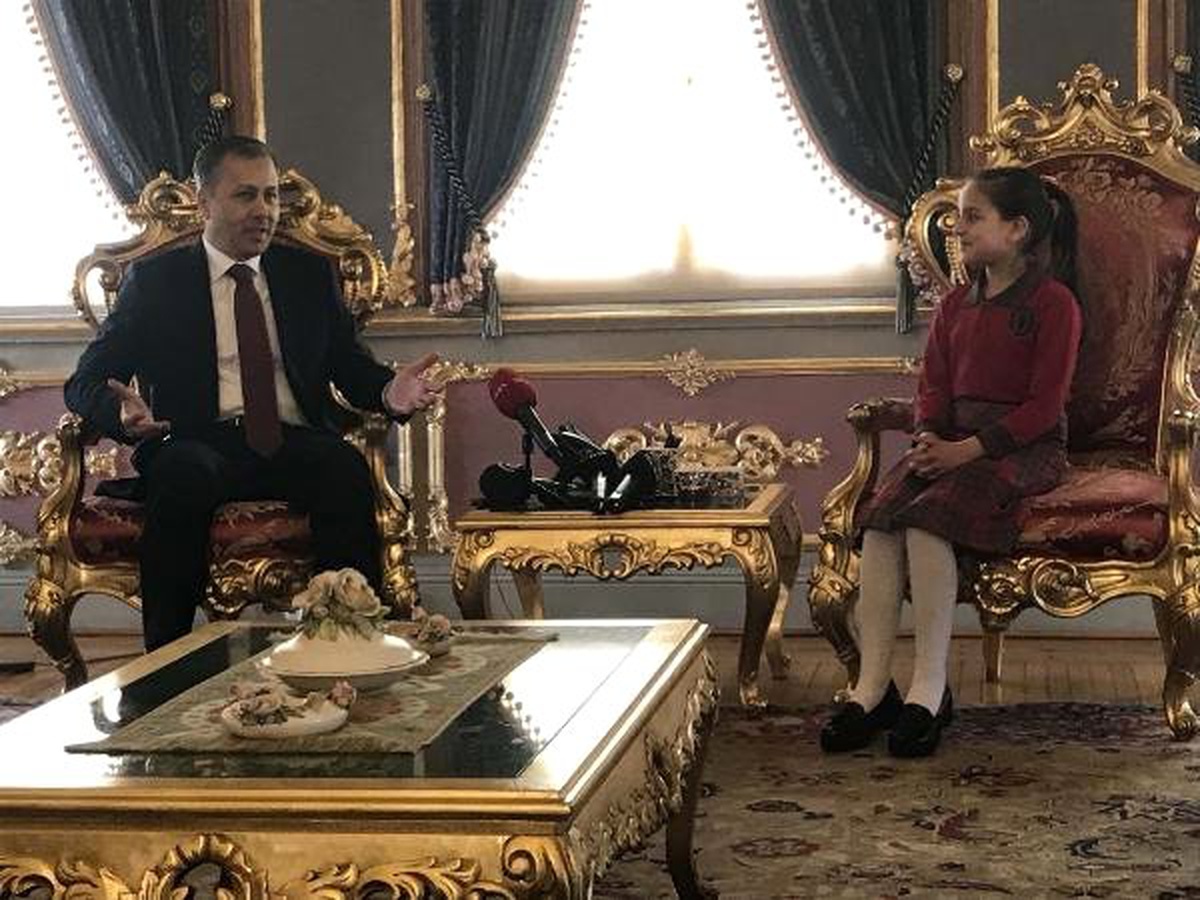 Vali Yerlikaya Koltuğunu İlkokul Öğrencisi Zeynep Yiğit\'e Devretti