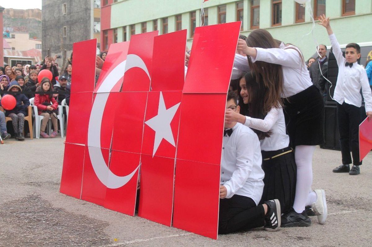 Validen 23 Nisan Türküsü