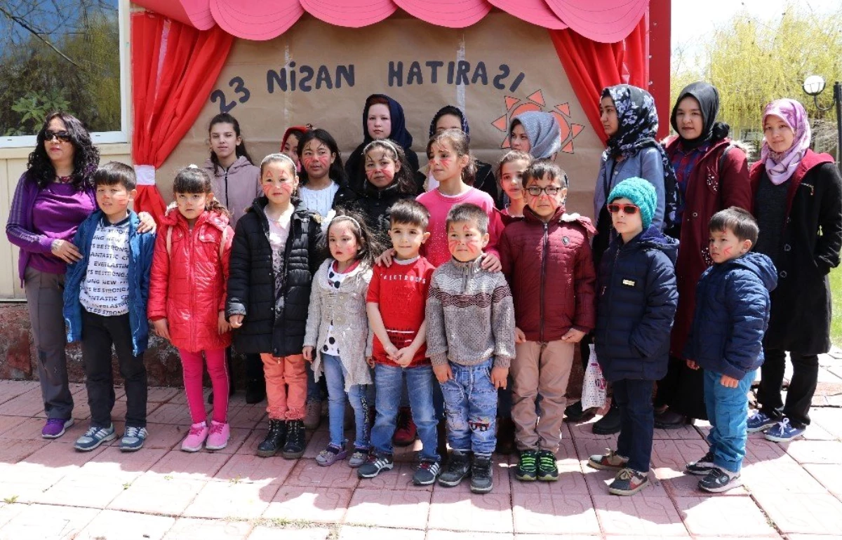 Vanlı Çocuklar ile Mülteci Çocuklar Birlikte 23 Nisan\'ı Kutladı