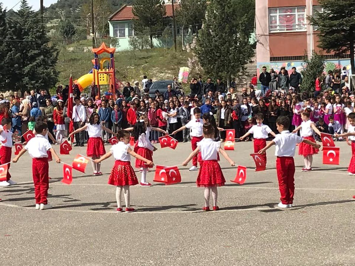 Vezirhan\'da 23 Nisan Coşkusu