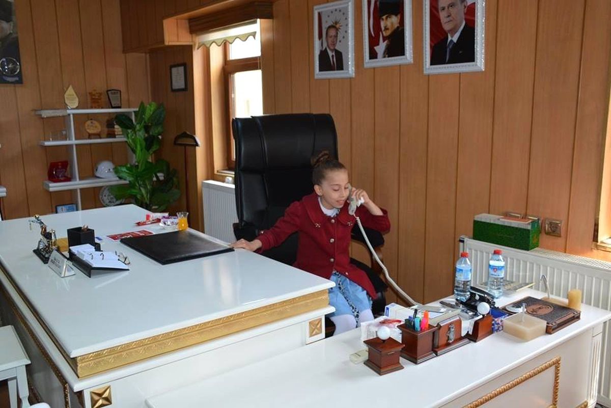 Yenice\'de 23 Nisan Başkanı Hazel Bostancı