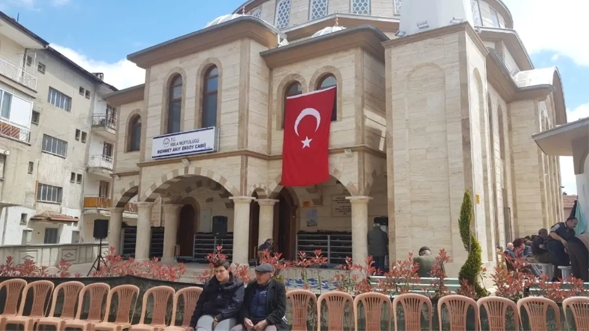 Yıkılıp Yeniden Yapılan Cami İbadete Açıldı