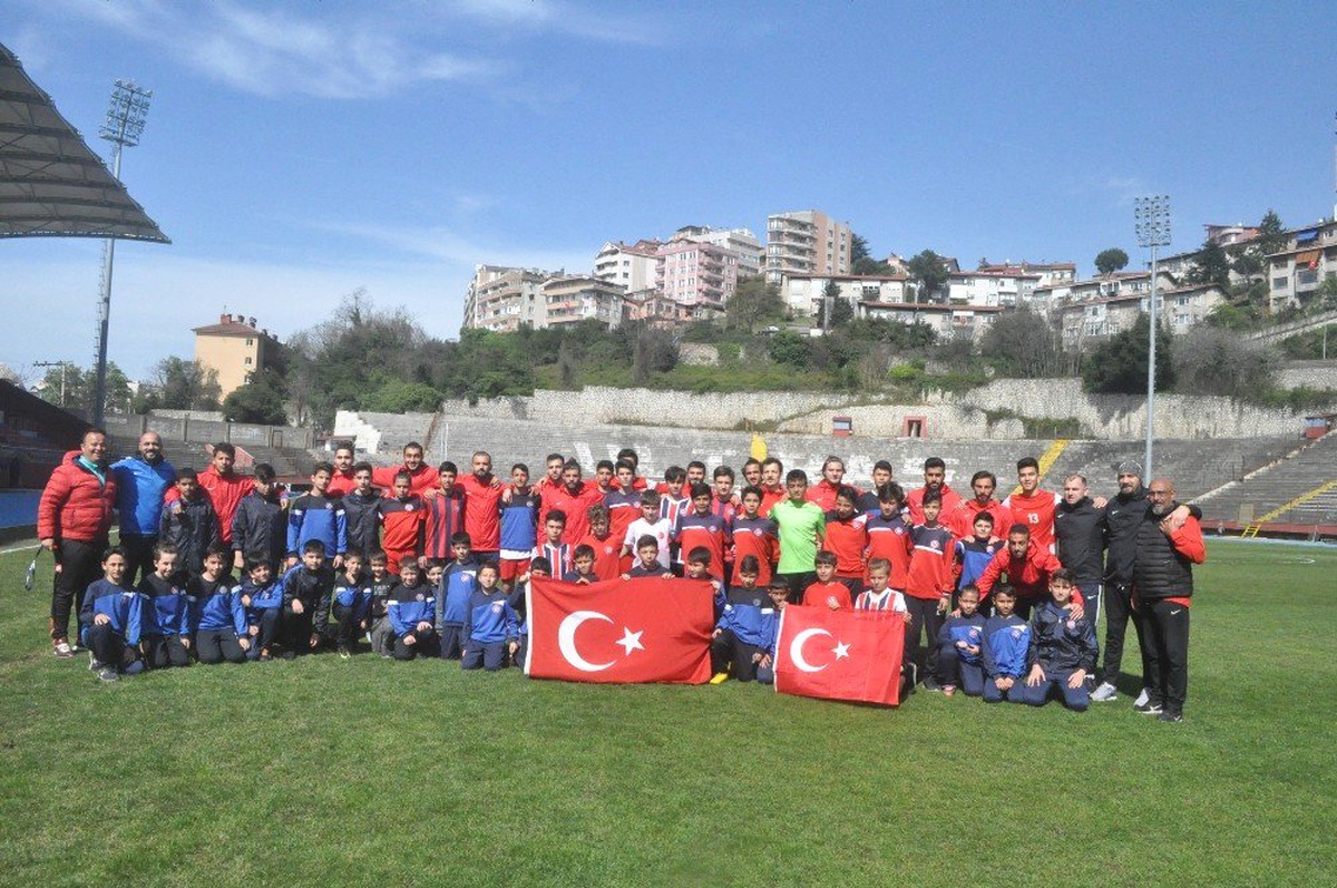 Zonguldak Kömürspor ve Altyapı 23 Nisanı Kutladı