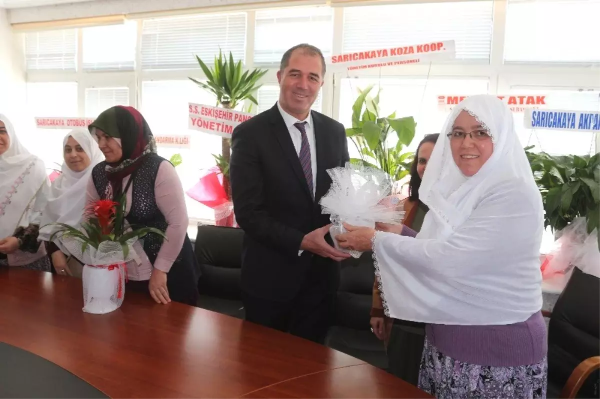 Ak Gönül Dostu Kadınlar Grubu\'ndan Başkan Çam\'a Ziyaret