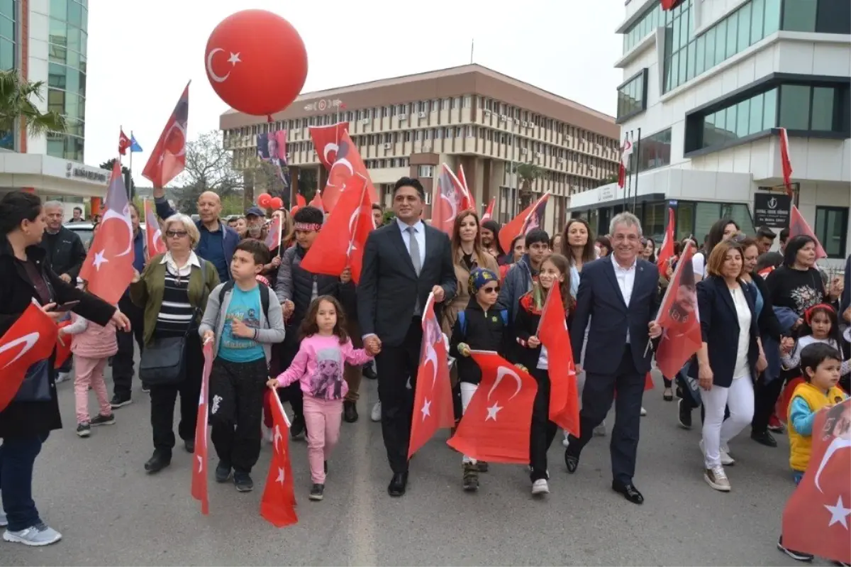 Aliağa\'da Binlerce Kişiden Milli Egemenlik Yürüyüşü