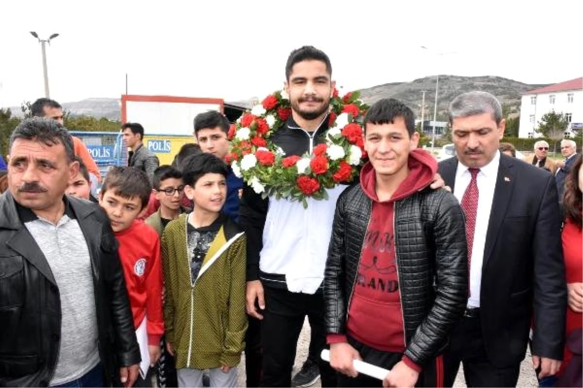 Avrupa Şampiyonu Taha Akgül, Sivas\'ta Coşkuyla Karşılandı