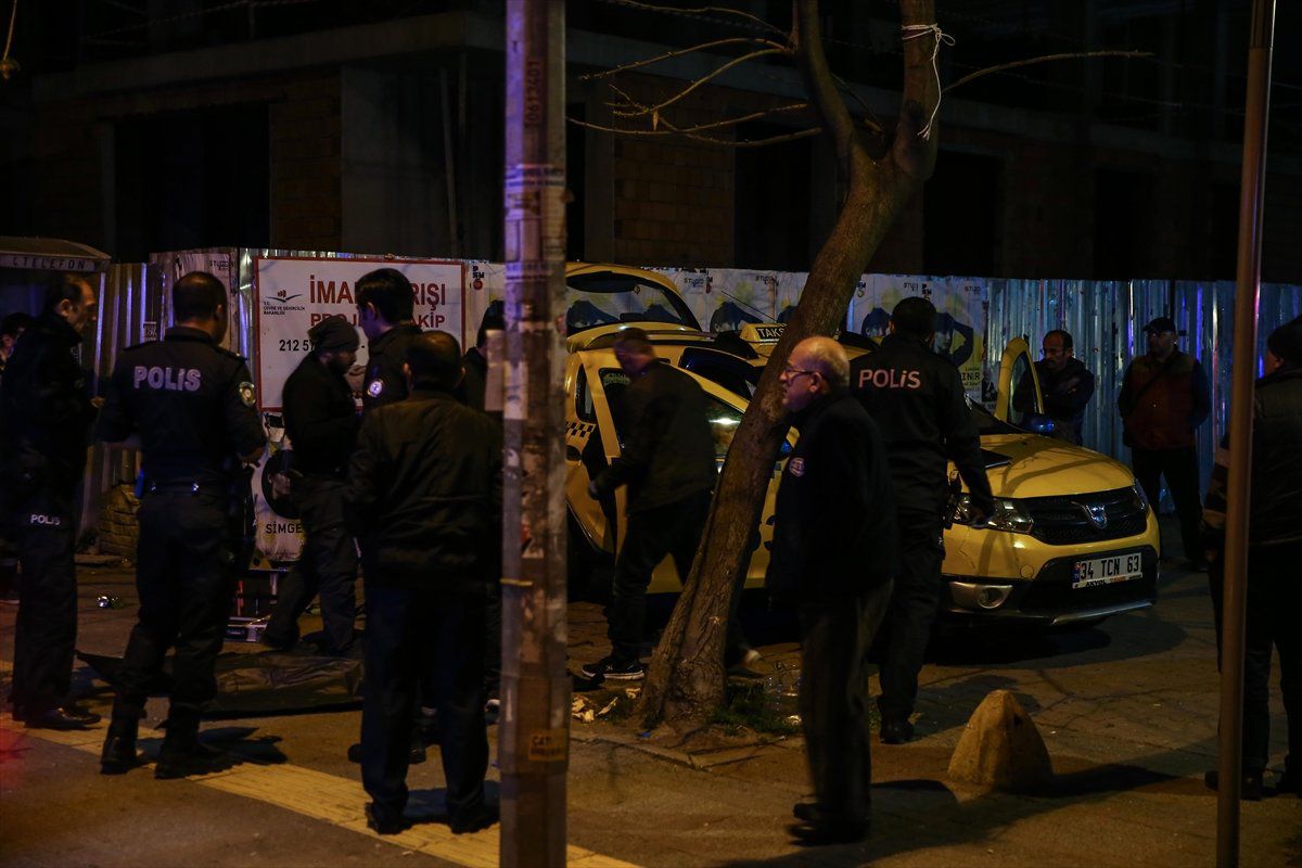 Bakırköy\'de Ticari Takside Bir Kişi Hayatını Kaybetti
