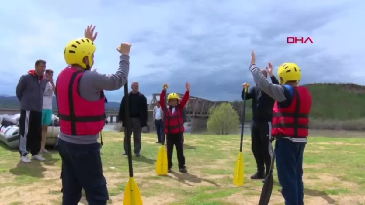 Bingöl Murat Nehri\'nde İlk Kez Rafting