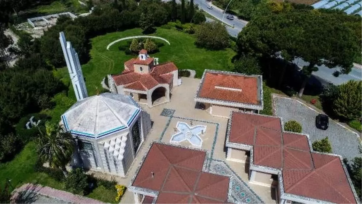 Cami, Kilise ve Sinagog Aynı Bahçede