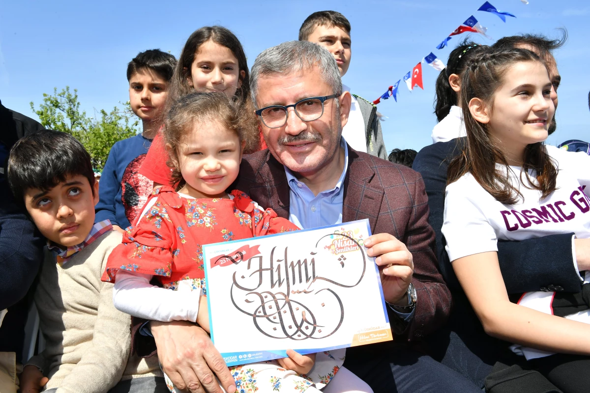 Çocuklar, 23 Nisan Bayramı\'nı Üsküdar\'da Sınırsızca Eğlenerek Kutladı!
