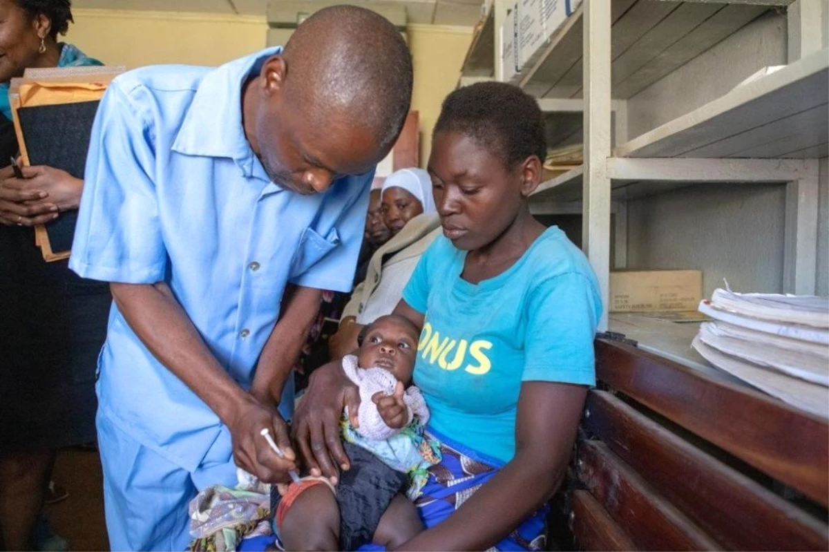 Dünyada İlk Sıtma Aşısı Malawi\'de Uygulanmaya Başladı