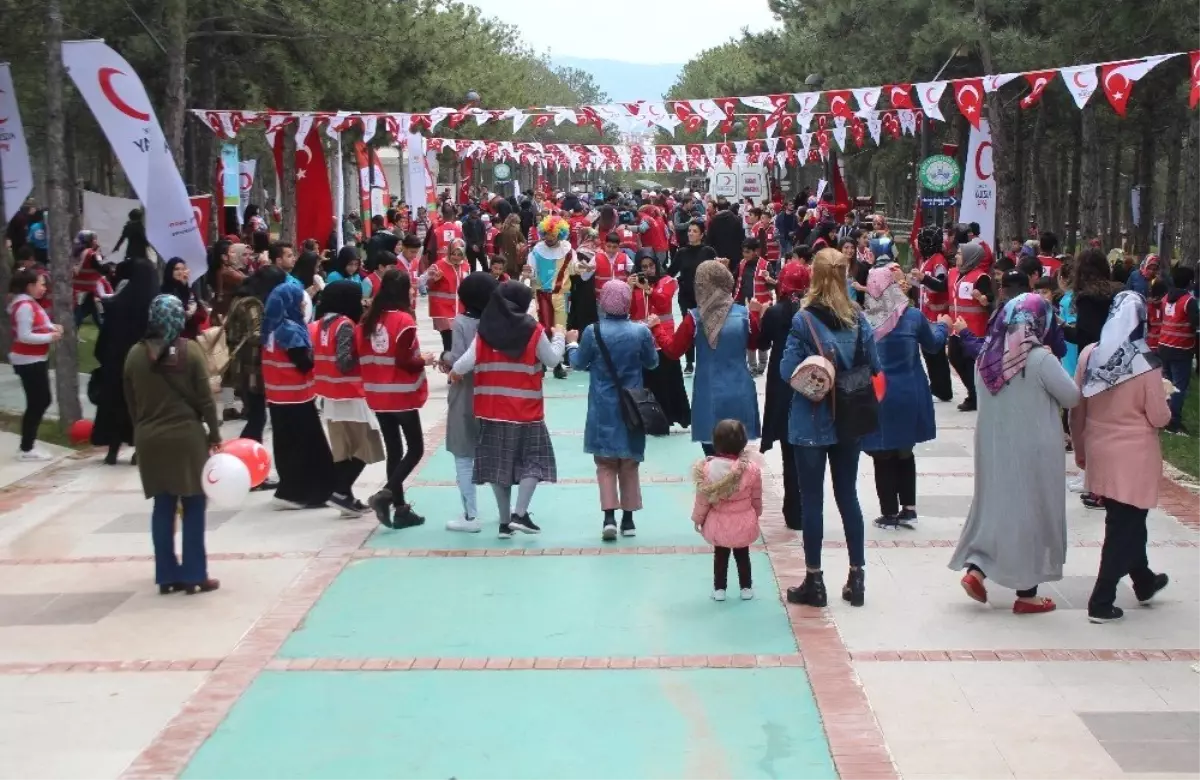 Elazığ\'da Bin 500 Çocuk,festivalde Renkli Görüntüler Oluşturdu