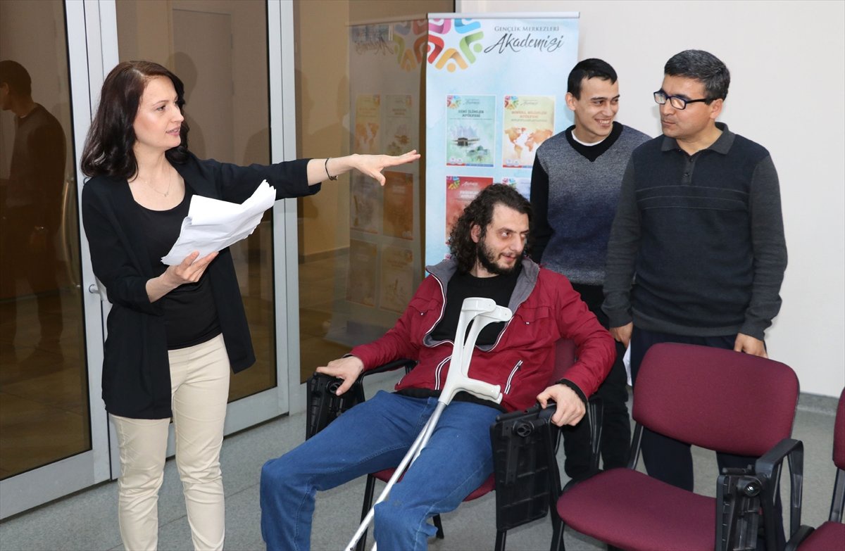 Engel Tanımayanlar Sahnenin Tozunu Attırıyor
