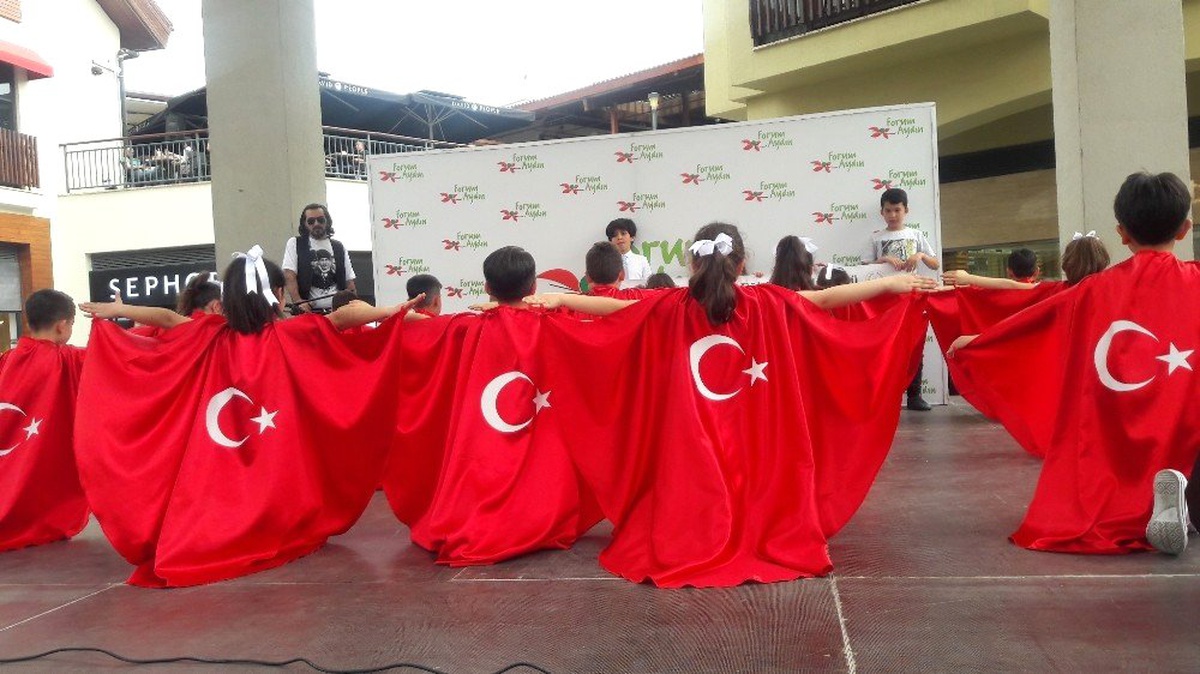Forum Aydın\'ın Geleneksel \'Çocuk Şenliği\' Renkli Görüntülere Sahne Oluyor