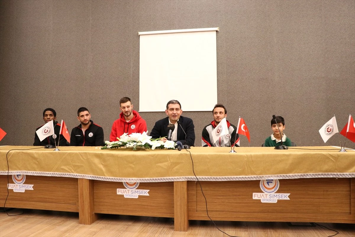 Gaziantep Basketbol\'un Oyuncuları, Öğrencilerle Buluştu