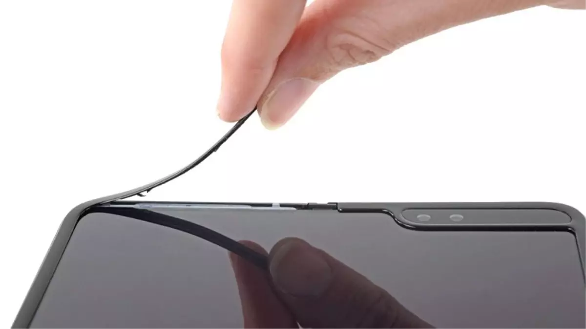 İfixit, Parçalarına Ayırdığı Galaxy Fold\'un Değerlendirmesini Paylaştı: Bozulur Bu