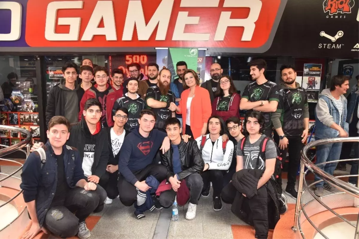 İzmit\'te League Of Legends Turnuvasına Yoğun İlgi