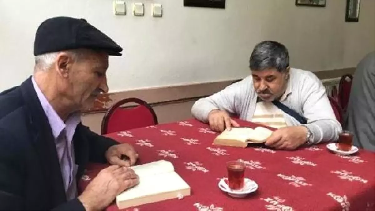 Kahvede 1 Saat Kitap Okuyana, Çay Ücretsiz