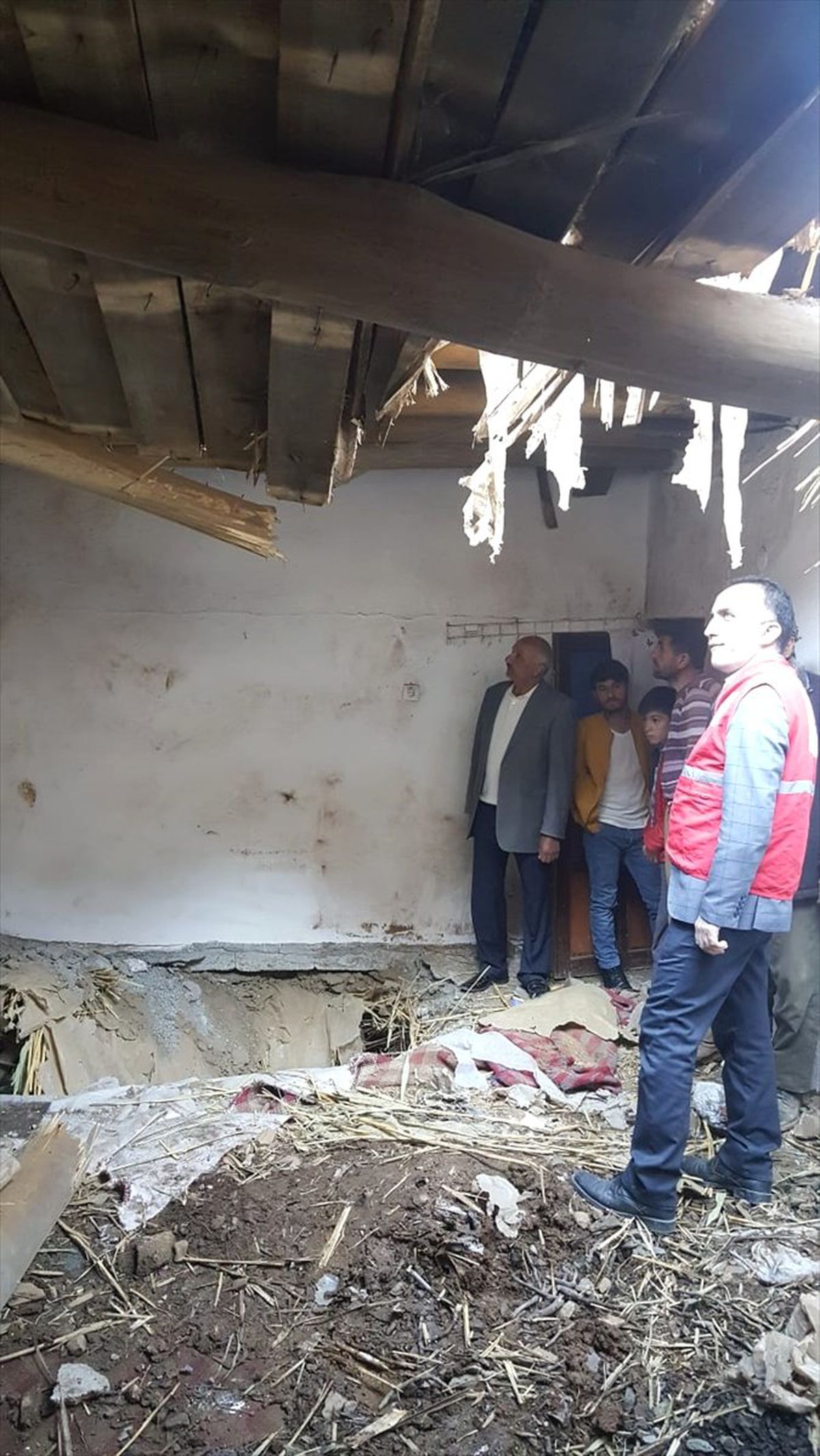 Kızılay\'dan Evleri Hasar Gören Vatandaşlara Ziyaret