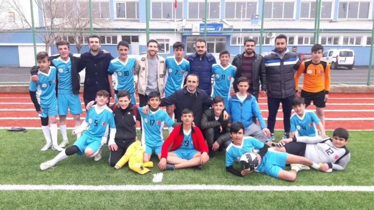 Kulp Barış Ortaokulu, Futbolda Türkiye Yarı Finallerinde Yarışacak