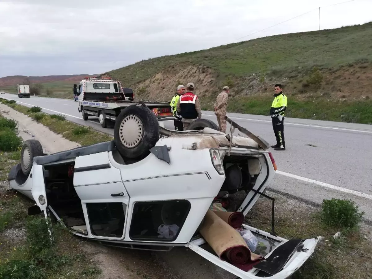 Lastiği Patlayan Otomobil Refüje Devrildi : 1 Yaralı