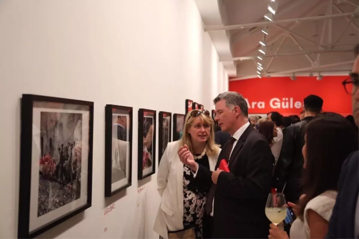 Londra Saatchi Galeri\'de Muhteşem Açılış