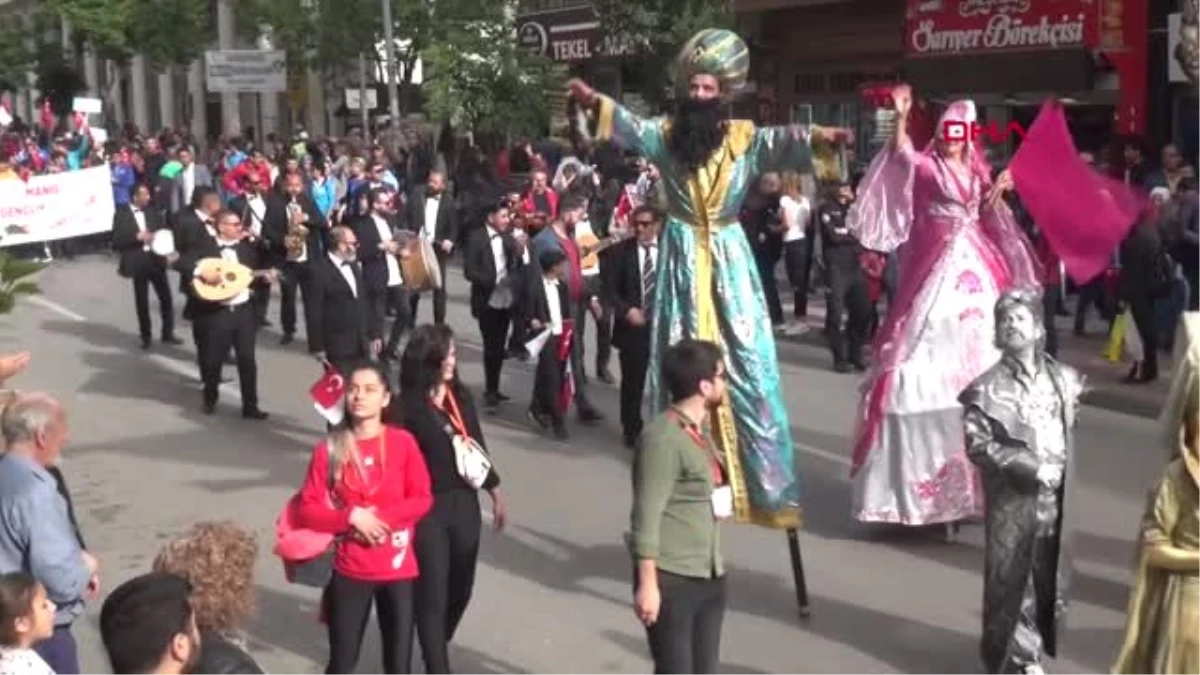 Manisa Mesir Festivalinde Kortej Yürüyüşü