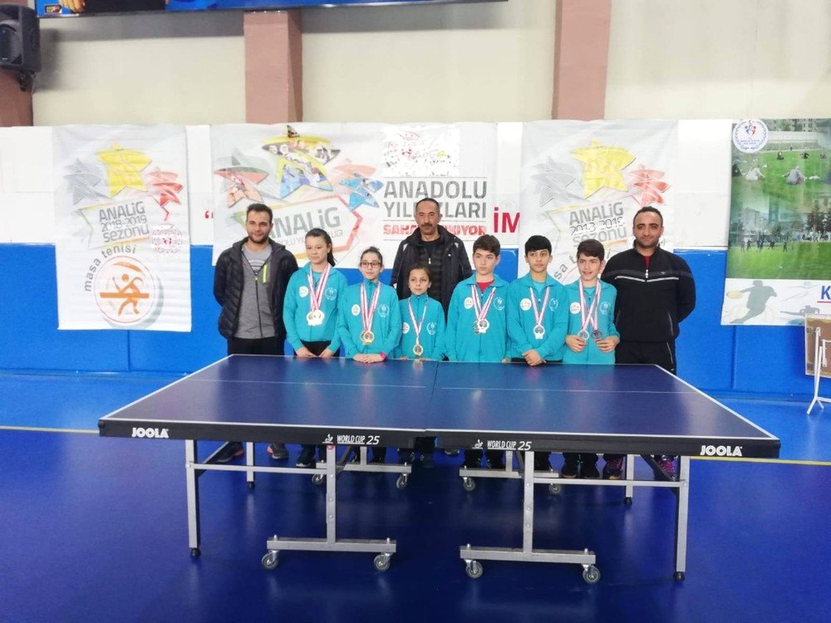 Masa Tenisi Takımları Analig\'de Finale Yükseldi