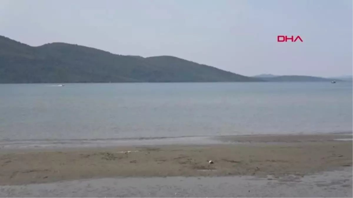 Muğla Akyaka\'da Deniz 15 Metre Çekildi