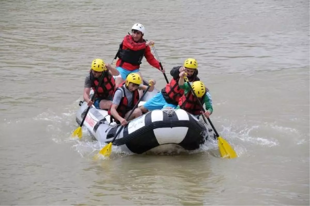 Murat Nehri\'nde İlk Kez Rafting