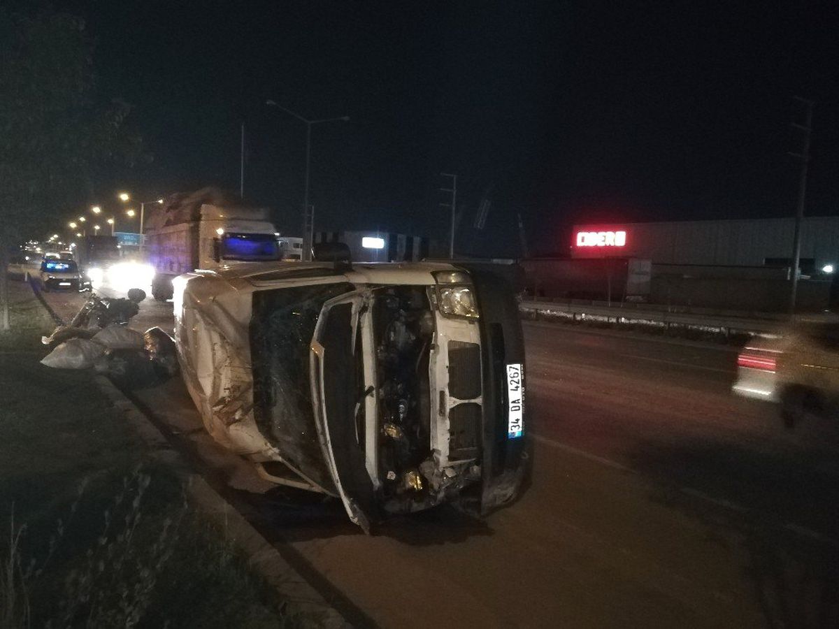 Otomobille Minibüs Çarpıştı: 3 Yaralı