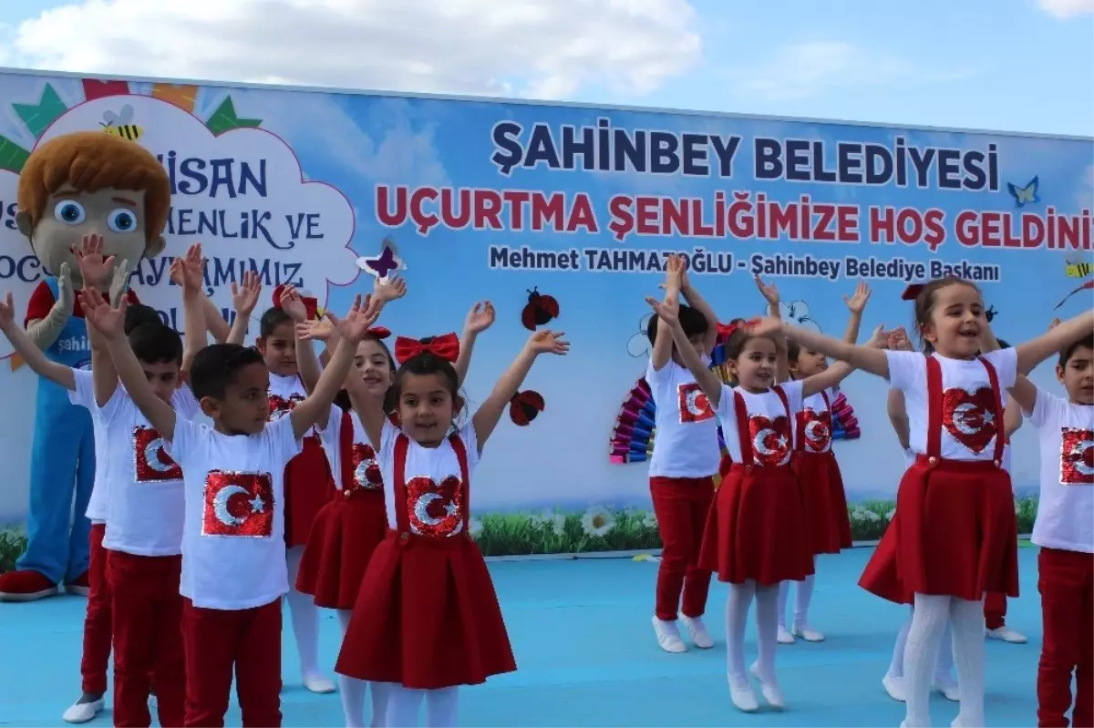 Şahinbey\'de Çocuklar Uçurtma Şenliğinde Buluştu