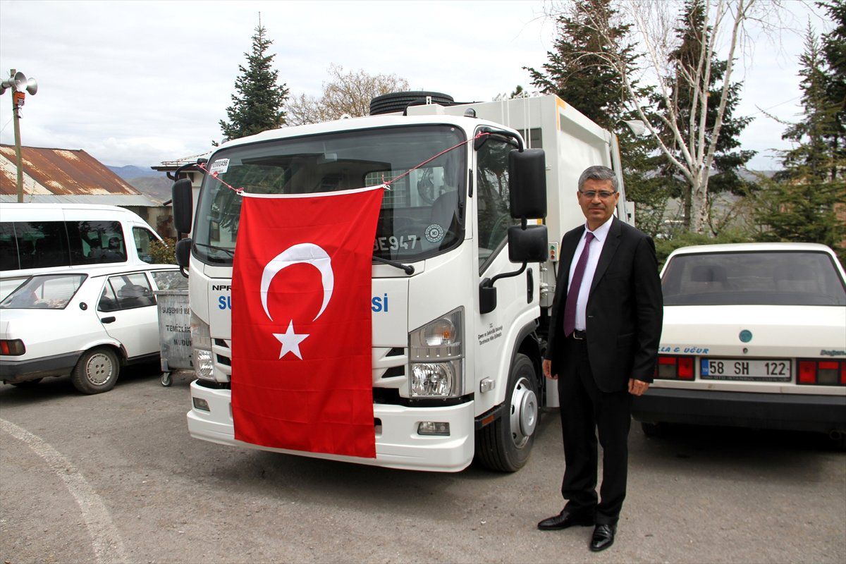 Suşehri Belediyesine Çöp Aracı Hibe Edildi
