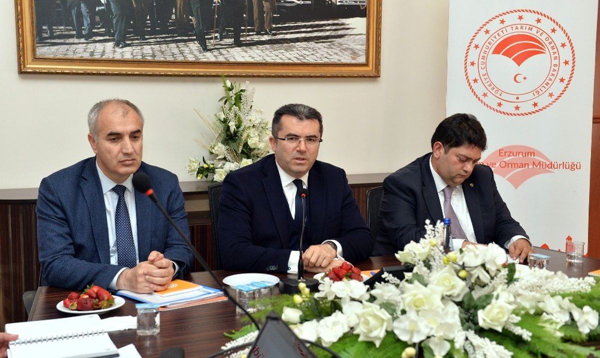 Vali Okay Memiş Süt Sanayicileri ile Bir Araraya Geldi