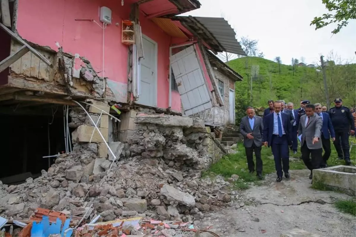 Vali Yavuz, Heyelan Bölgesini İnceledi